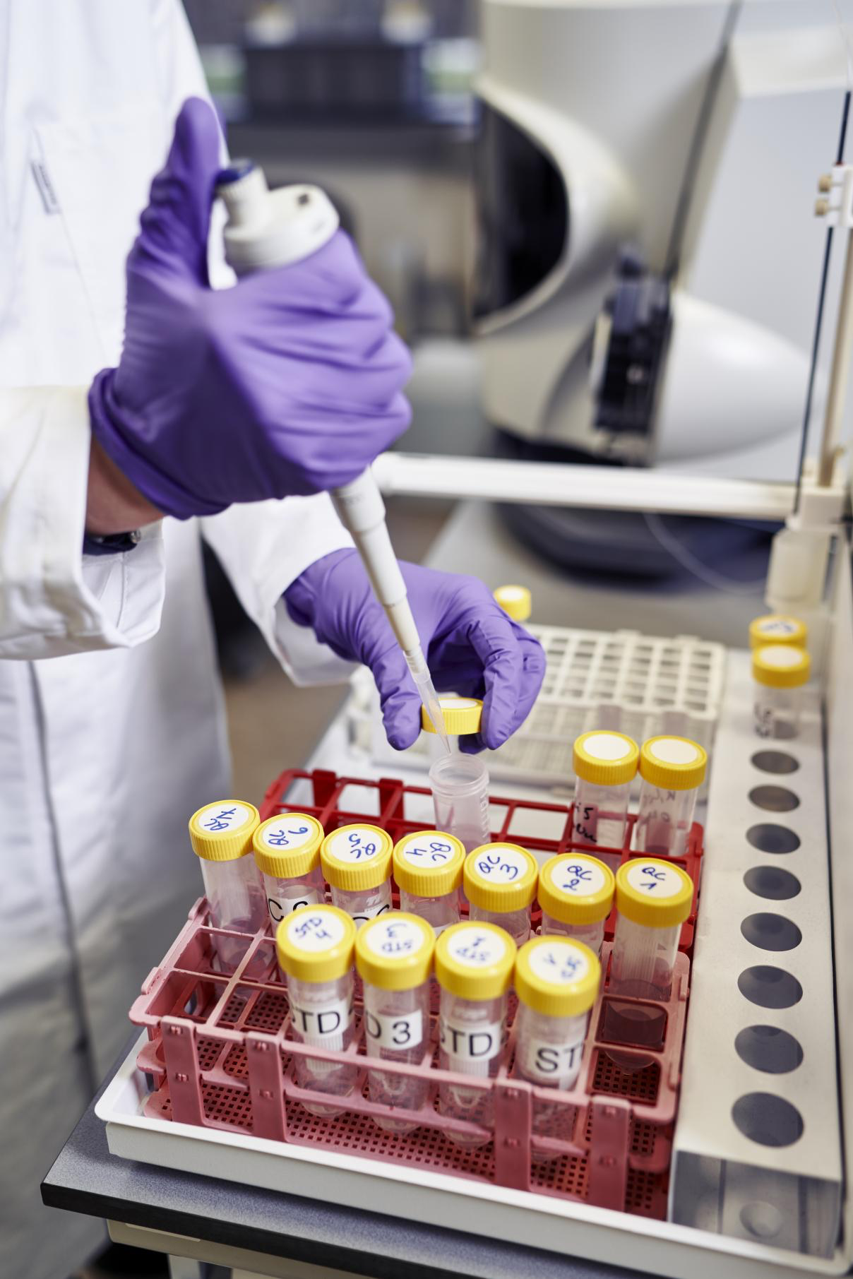 Équipe médicale en réunion de coordination hospitalière
